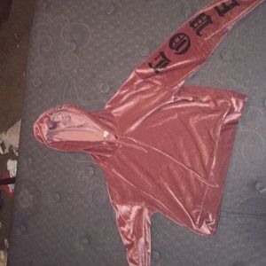 Cropped velvet pink crushed hoodie.